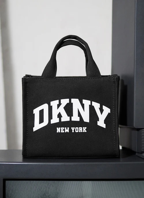 DKNY HADLEE MEDIUM LOGO TOTE in BLACK