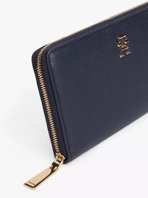 Tommy Hilfiger Wide Continental Wallet In NAVY