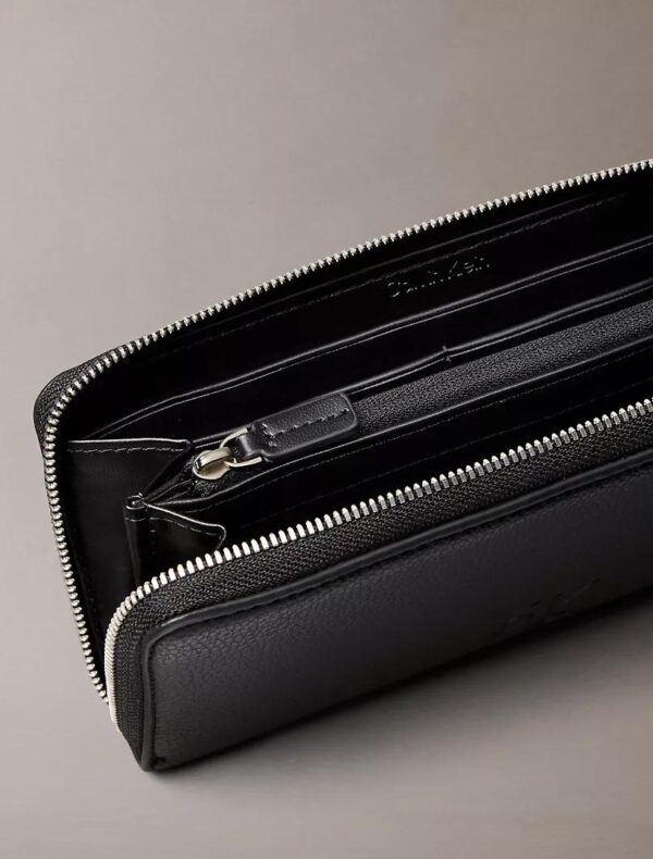 CALVIN KLEIN ULTRALIGHT LARGE WALLET WITH WRISTLET IN BLACK